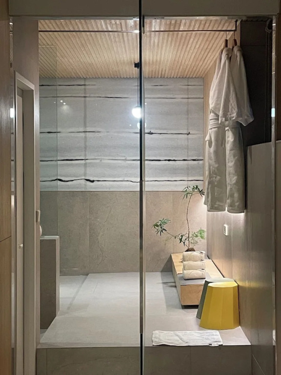 PBr7 Hotel Unusual Stay