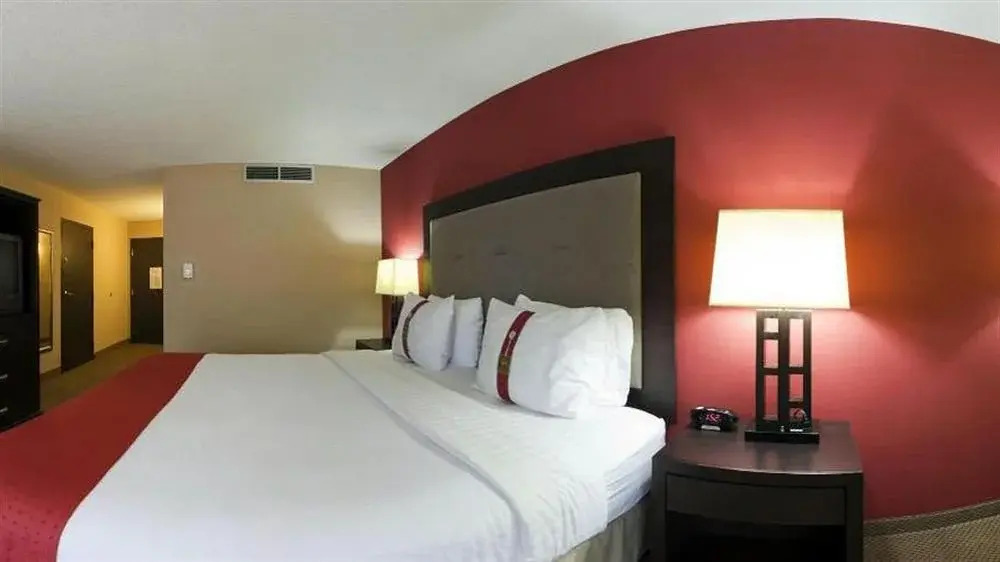 Holiday Inn Olathe Medical Center