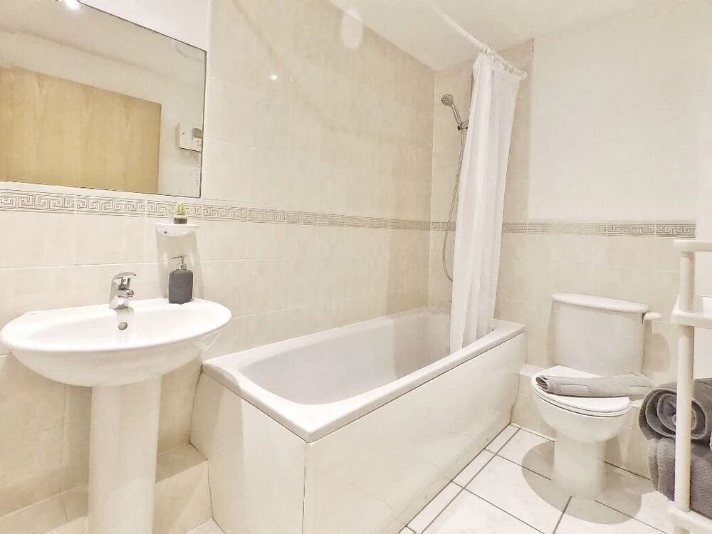 Central Spacious & Stylish Apartment