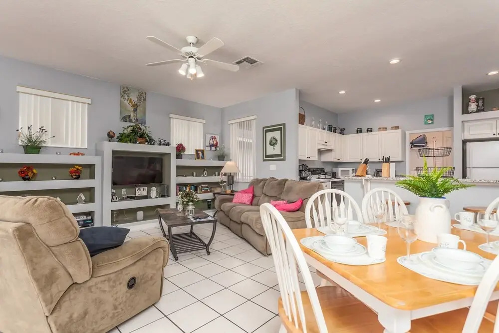 Sunset Lakes Villas