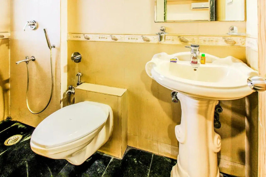 Fabhotel Sahar Garden