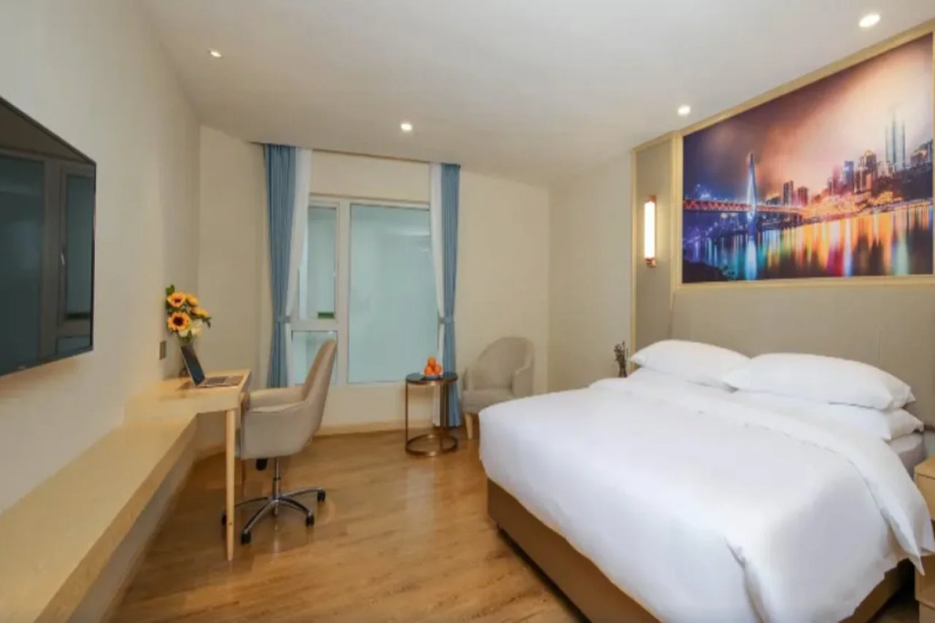 Vienna Hotel (Chongqing Nanping Nanbin Road Metro Station Branch)