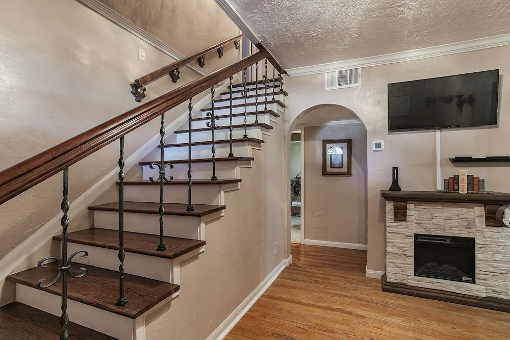The Old Downtown Historic Grand Prairie House 4 Bedroom Home by RedAwning