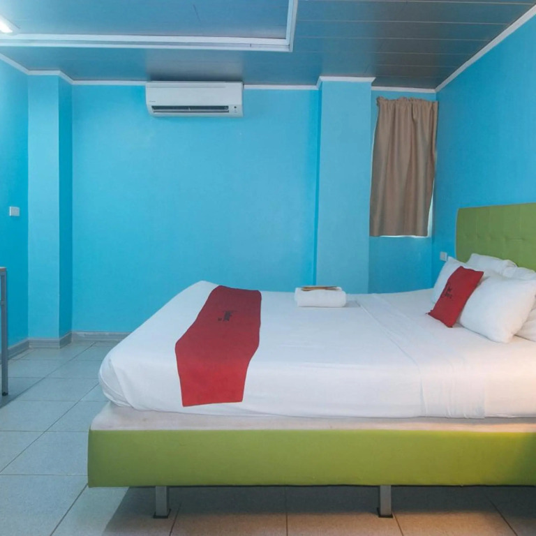 RedDoorz Plus at New Era Budget Hotel Near UCMed and Chong Hua Hospital Mandaue FORMER RedDoorz Plus New Era Budget Hotel Mandaue