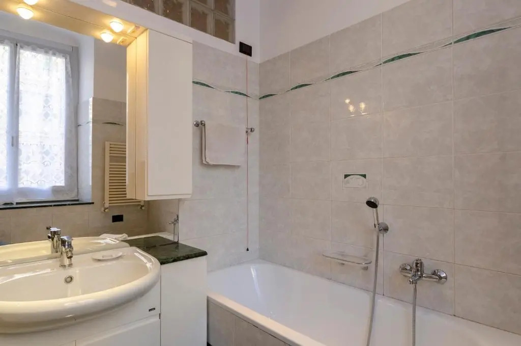 ALTIDO Modern Flat for 6 in the heart of Genova Foce