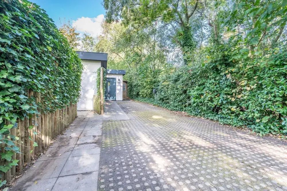 Tastefully Furnished Bungalow for 6 People With Lots of Privacy