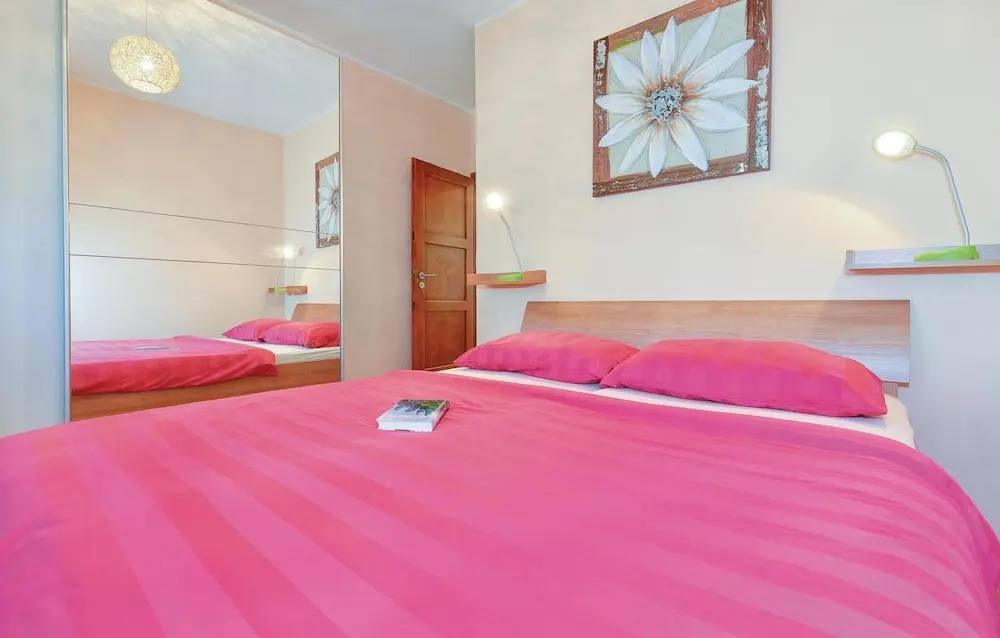 Three-Bedroom Holiday Home In Sibenik