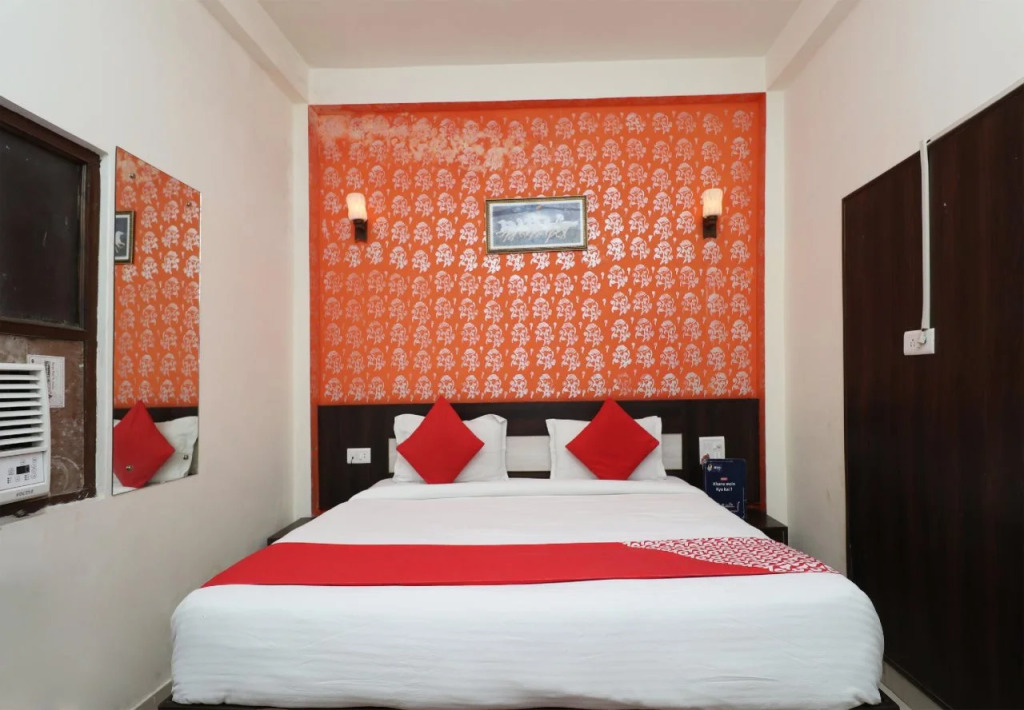 Hotel Taj Paradise