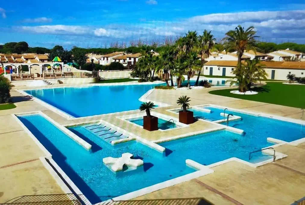 T3 60 m2 SUR SITE AVEC PISCINES ET MER A 200 M