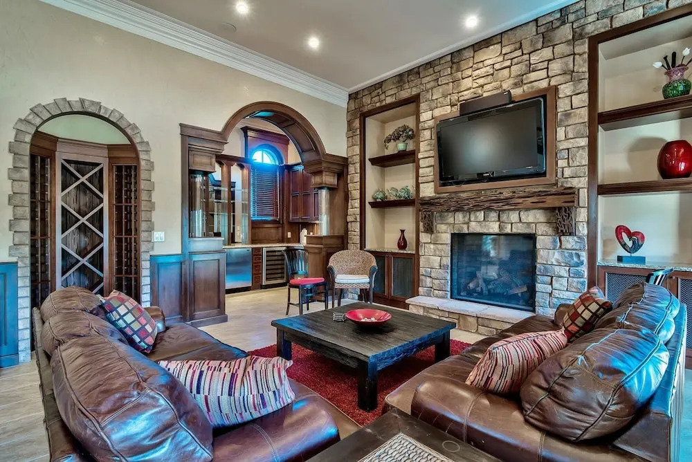 Casa Tuscany 6 Bedroom Holiday Home by Five Star Properties