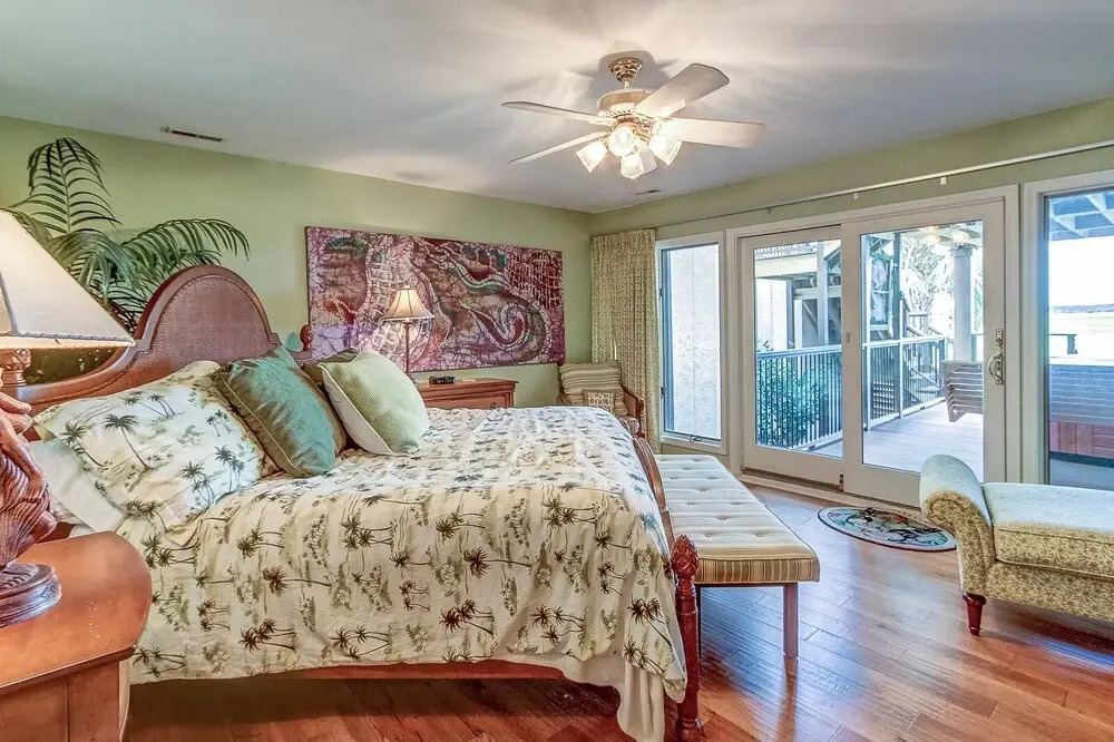 17 Mizzenmast Court