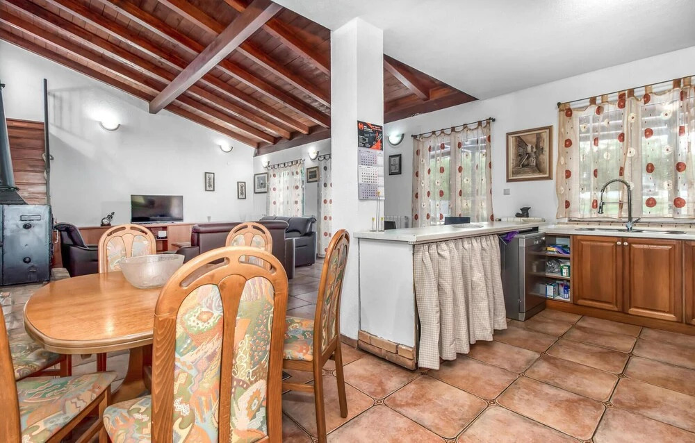 3 Bedroom Cozy Home In Hreljin