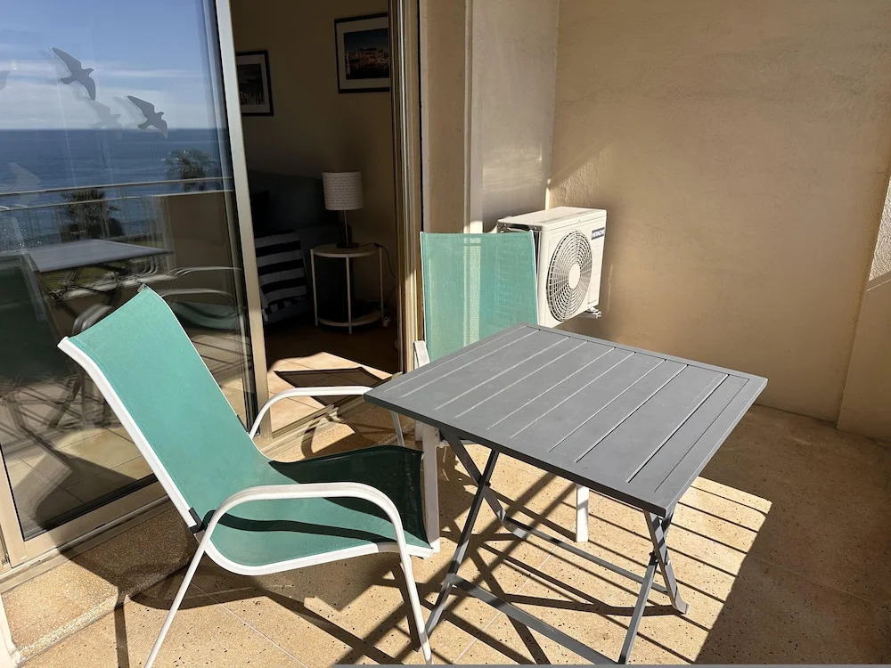 One Bedroom Apartment in Cannes With a Balcony and Great sea Views - 821