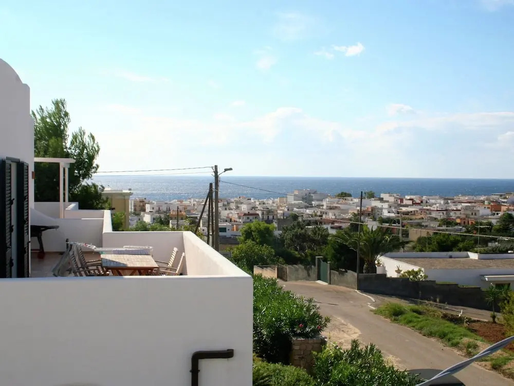 Apartment in Salento With Sea View & Pool