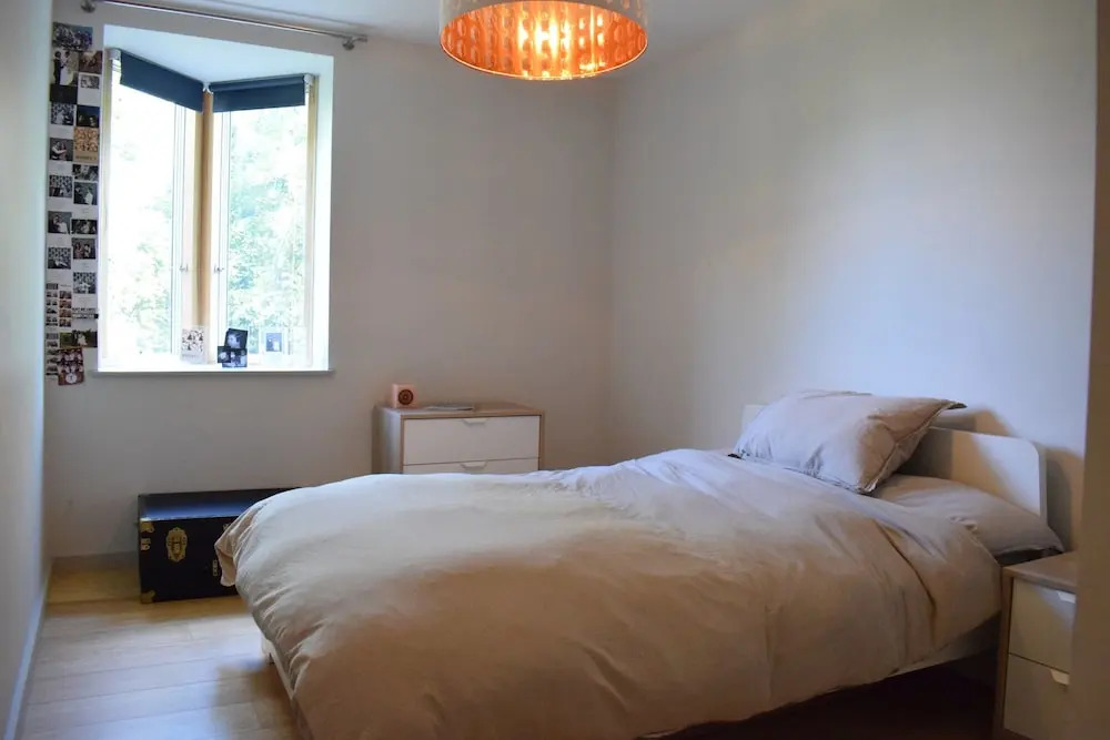 Modern 2 Bedroom Flat With Balcony
