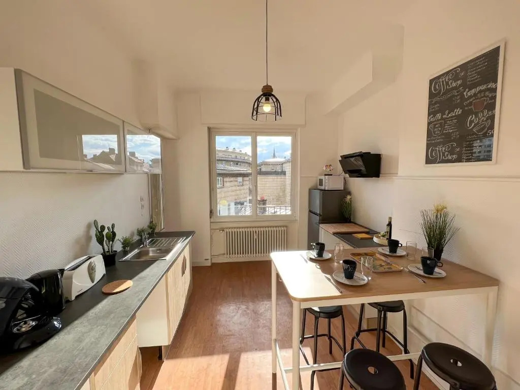 Chambres privées -Private room- dans un spacieux appartement - 100m2 centre proche gare