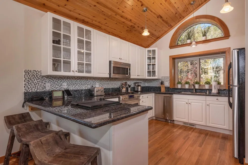 Cedar Point Home 3 Bedrooms 3.5 Bathrooms Home