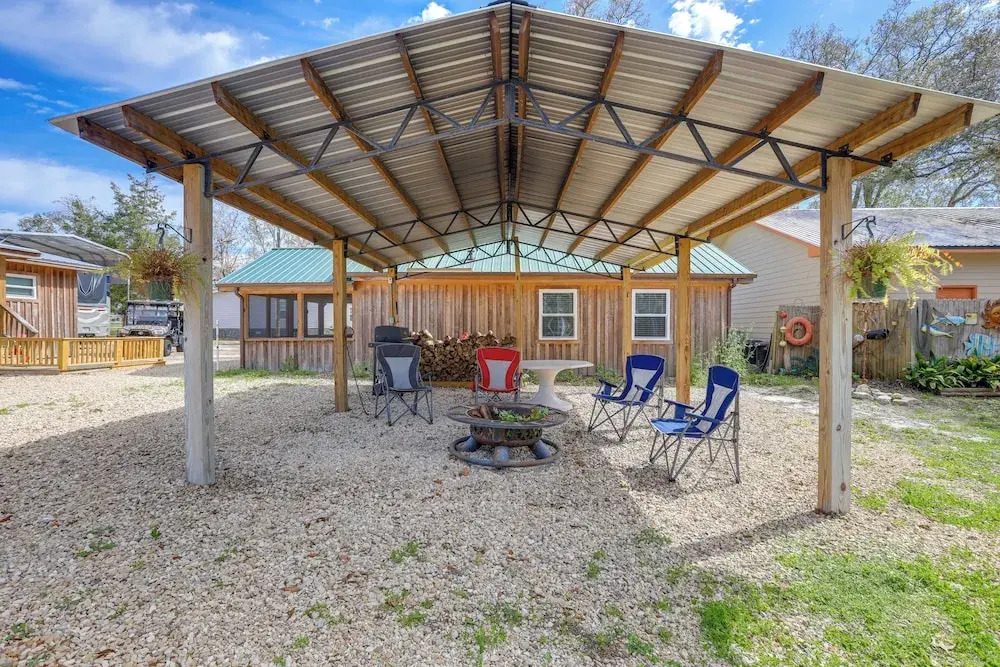Near Steinhatchee River: Studio w/ Screened Porch!