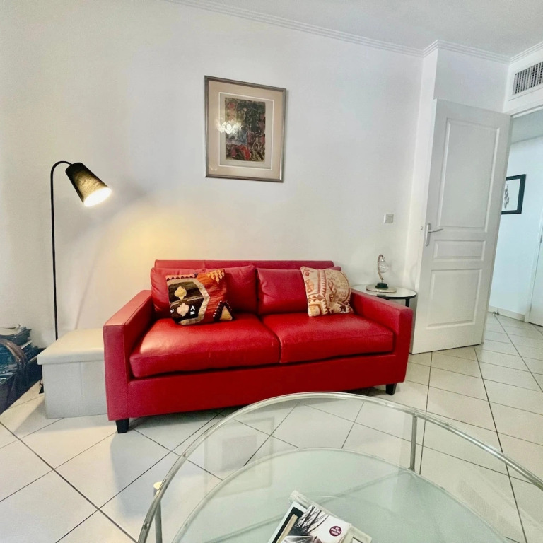 One Bedroom Flat Near Monaco
