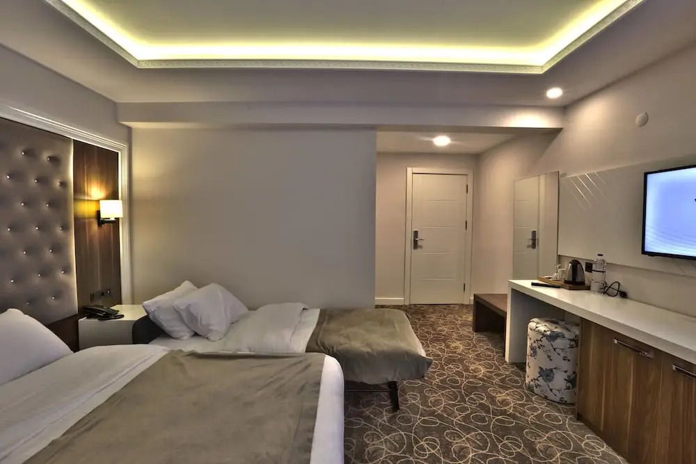 Lagoon Palace Hotel
