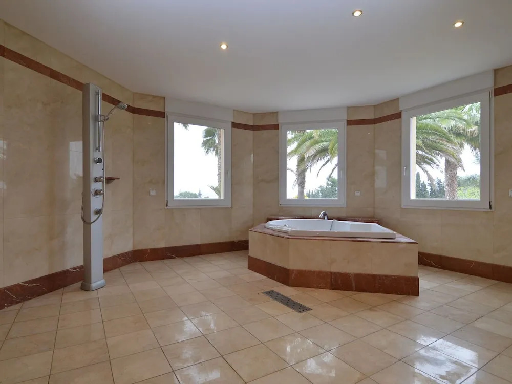 Luxurious Villa With Private Swimming Pool, Billiards Room and Private Tennis Court