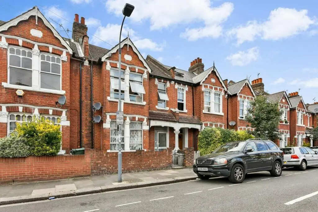 Groves 4 Bedroom, Shepherds Bush
