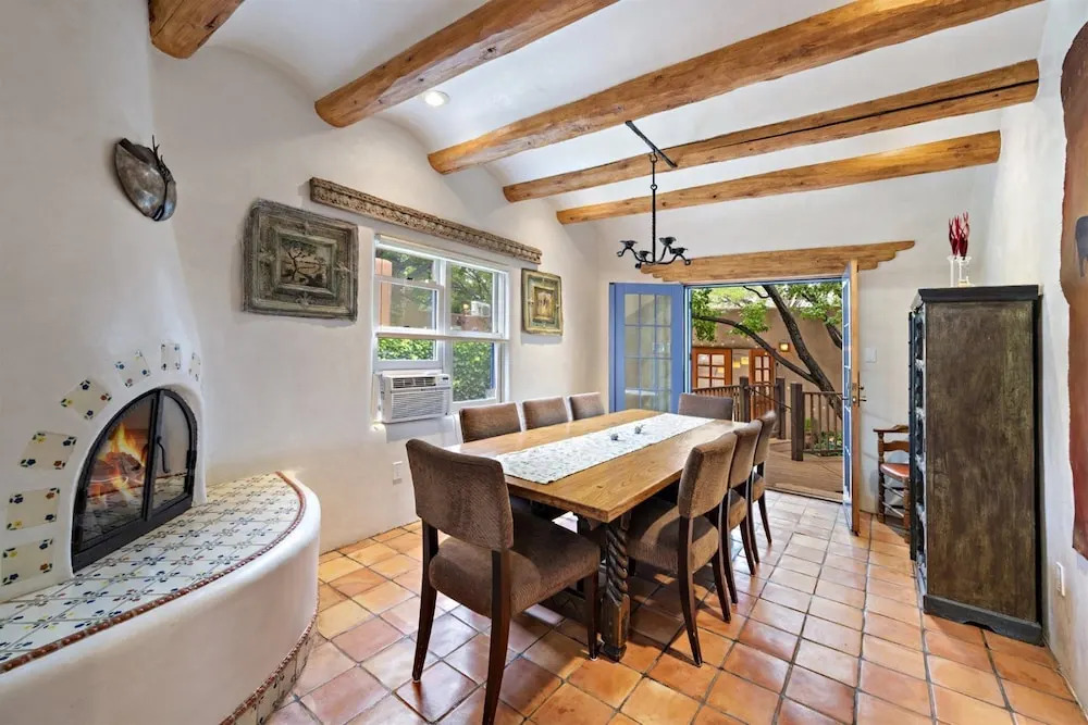 Casa De Gracia - Historic East Side Sanctuary, Perfect for Working From Home