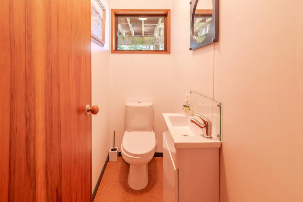 The Tree House - Akaroa Holiday Home