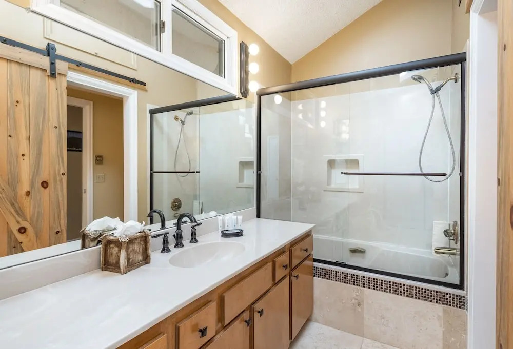 The Cedars Luxury  At Windcliff 5 Bedroom Home by RedAwning