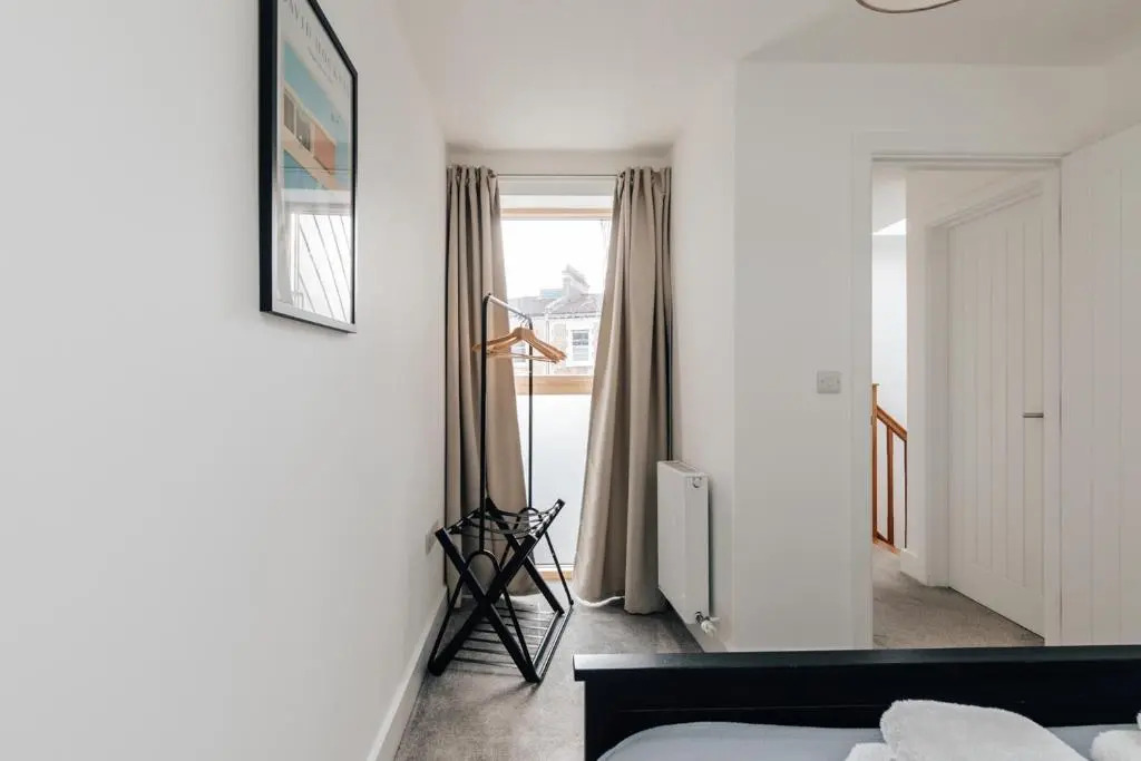 Redland Stay In Bespoke Home 2 of 2