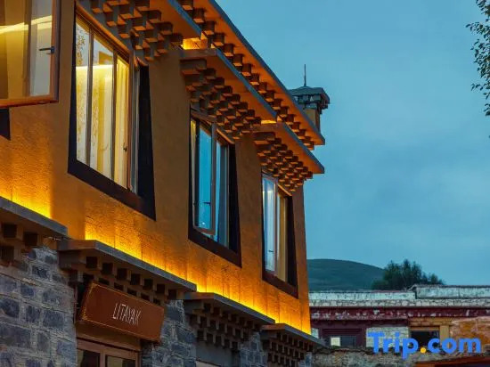 Litang Waiting for the Wind to Vacation (Letong Ancient Town Qianhu  Village Store)