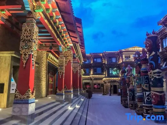 Shangri-La 5th Meteorite Light Year Hotel (Dukezong Ancient City Shop)