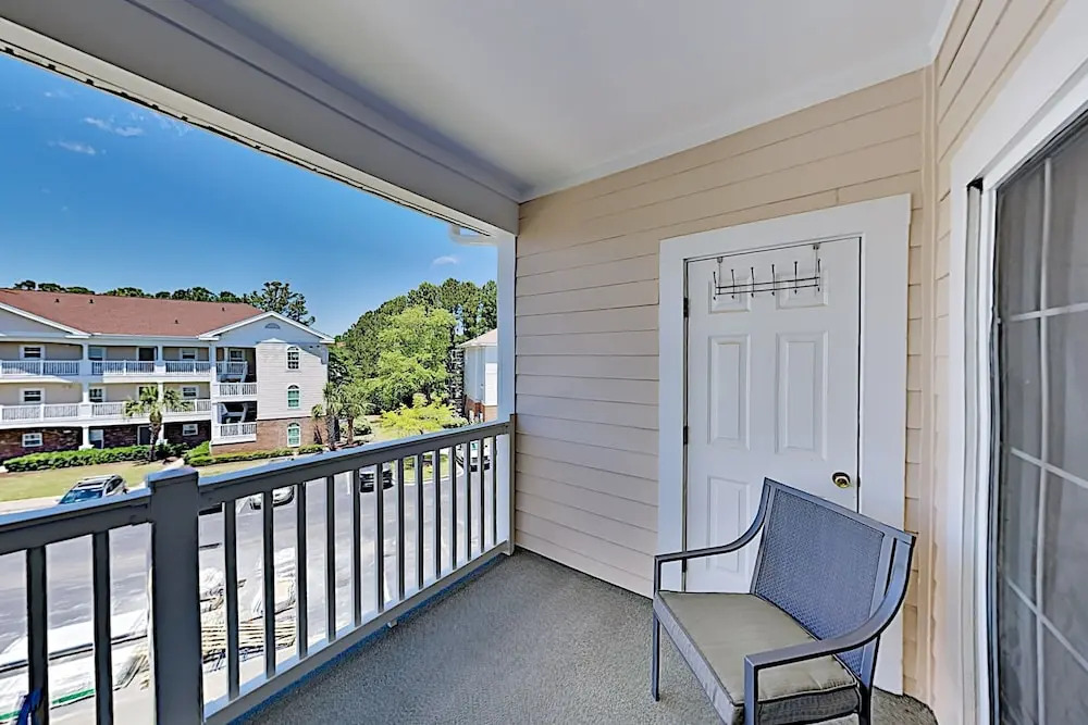 Beautiful Barefoot Golf W/ Pool & Tennis 2 Bedroom Condo