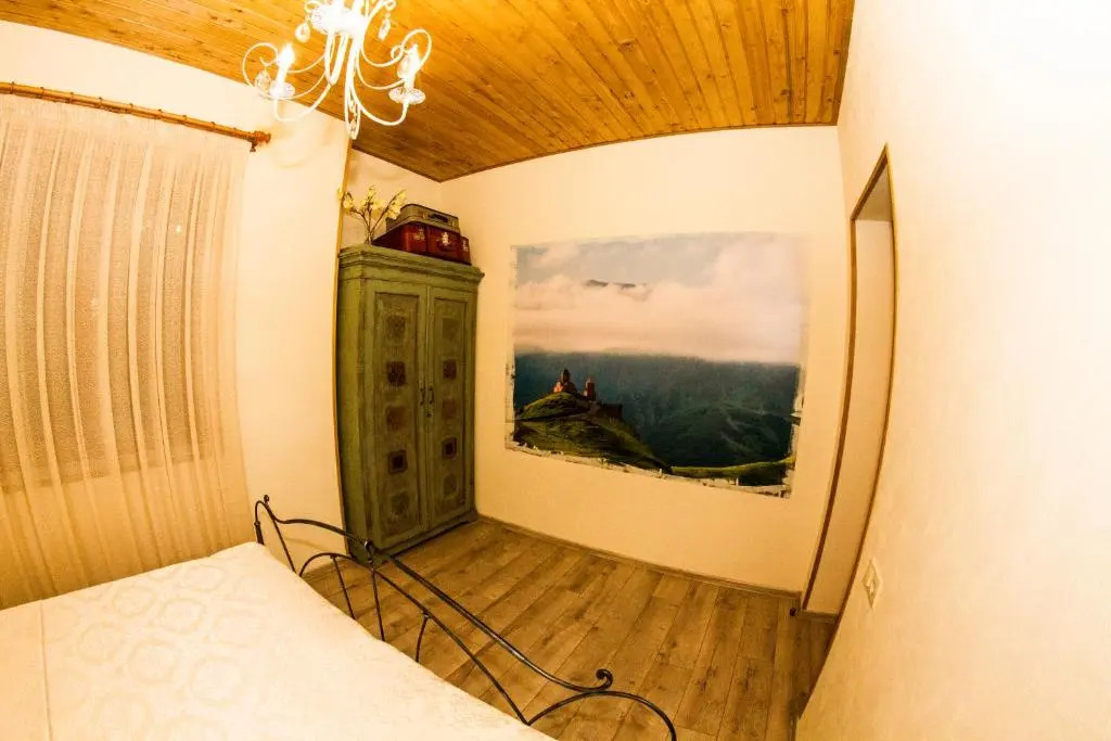 Vintage Art Rooms