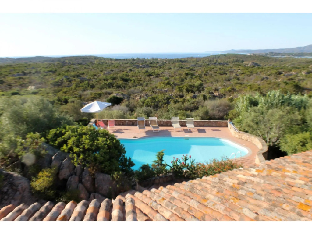 Casa Cala Ginepro surrounded by greenery in Punta Molara with sea view and 1 km from the crystal cle-Casa Cala Ginepro