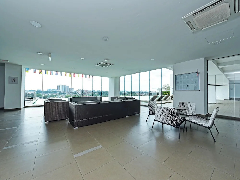 OYO HOME 90452 1 Tebrau Residence Jep