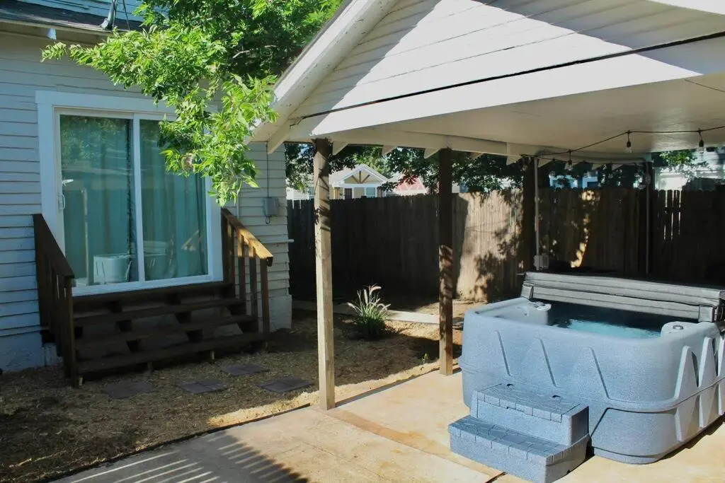Uptown OKC HOT TUB Home w Peloton