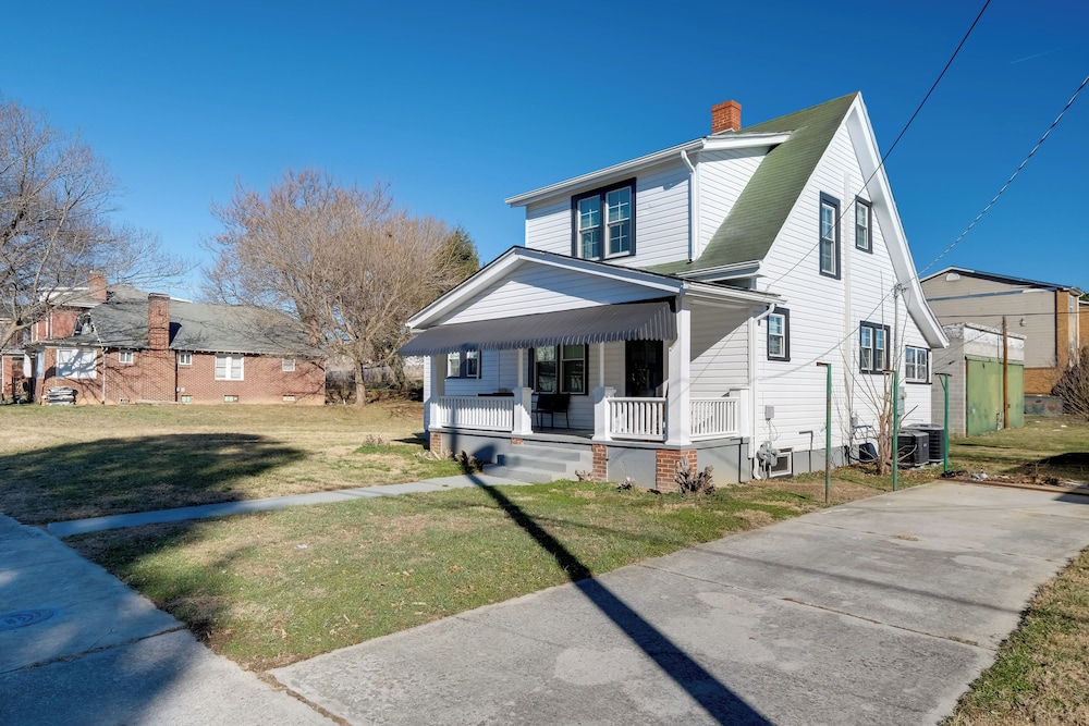 Walk to Main St & Campus! Dtwn Radford Home