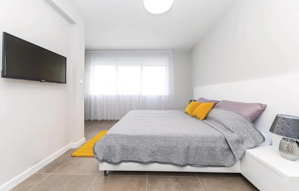 Five-Bedroom Holiday Home In Kastel Kambelovac