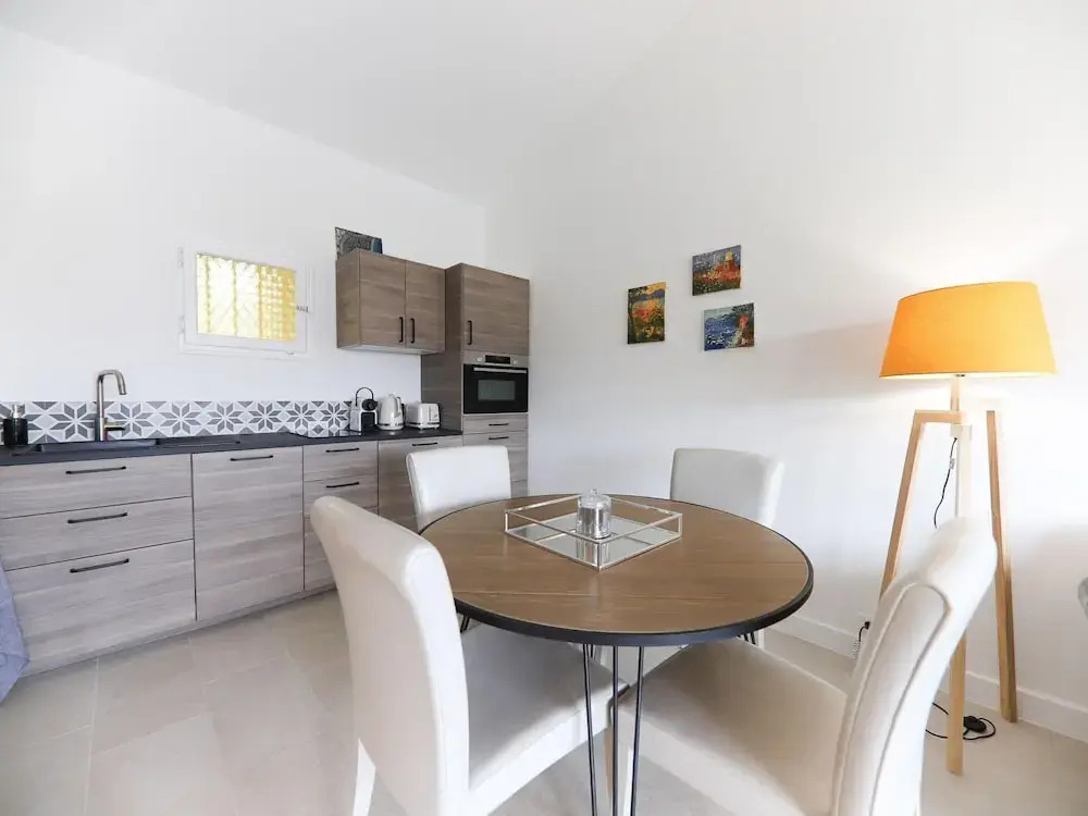 Air-conditioned Apartment Near Beach