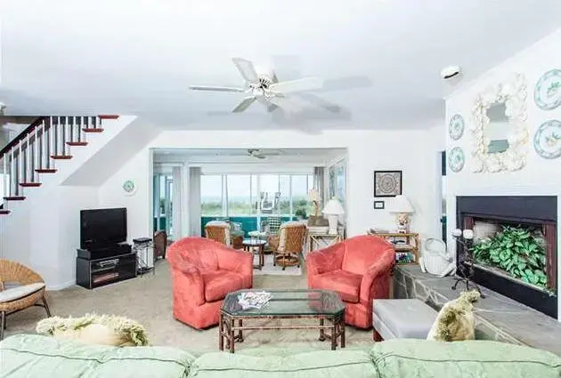 Island Life Beach House by Vacation Rental Pros