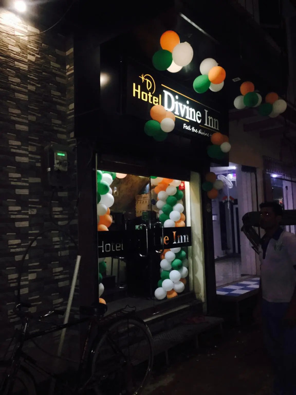 Hotel Divine Inn