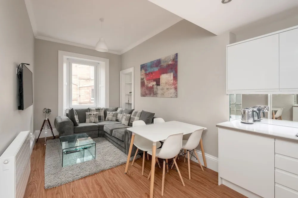 Silver Lining Apartment near Holyrood