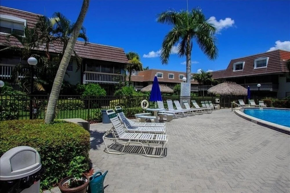 Island Manor 2 Bedroom Home by Redawning