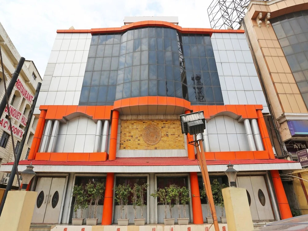 OYO 15468 Hotel Sharda