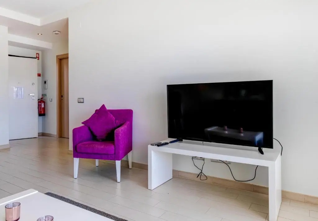 One Bedroom Apartment in Albur Village 2J