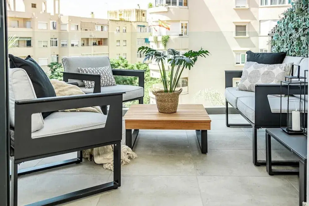 Inf3.3k- Stunning City Apartment Close to Beaches