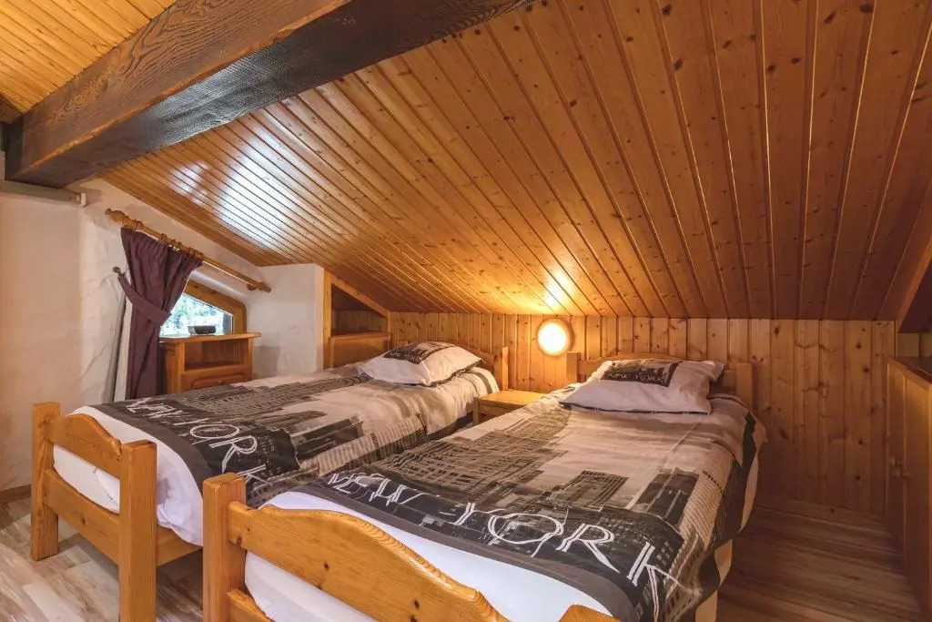 Chalet de 3 chambres avec jardin amenage et wifi a Champagny en Vanoise a 1 km des pistes