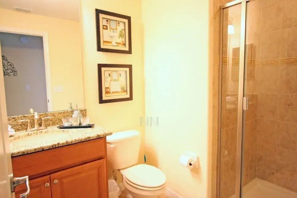 5 Bedrooms townhouse by RedAwning