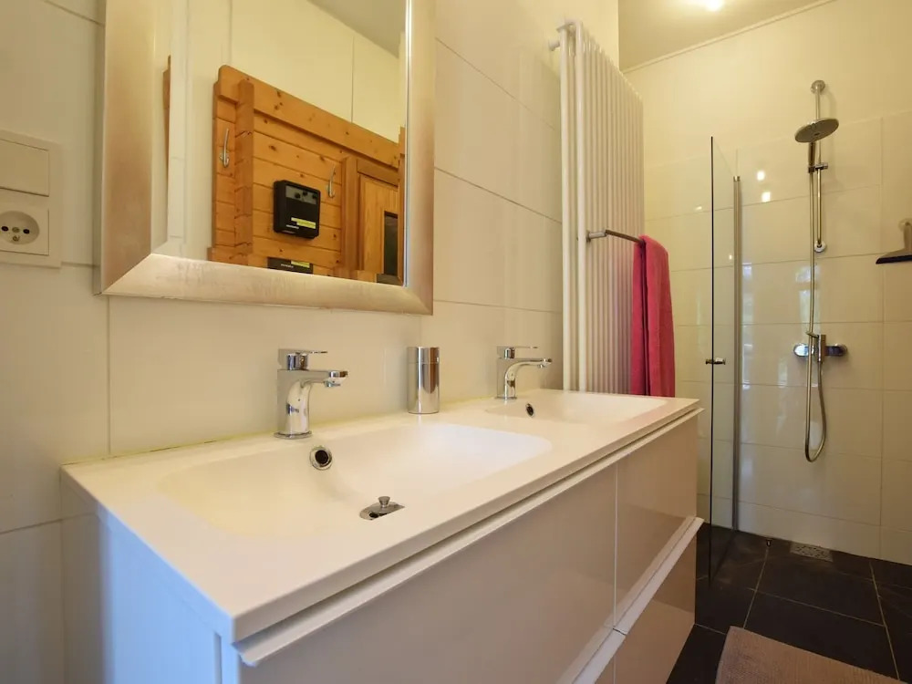 Posh Villa in Durbuy with Hot Tub, Whirlpool